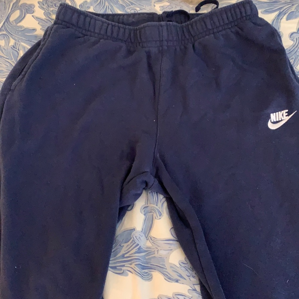 Boy’s Large Nike navy blue sweatpants with standard hemmed ankle